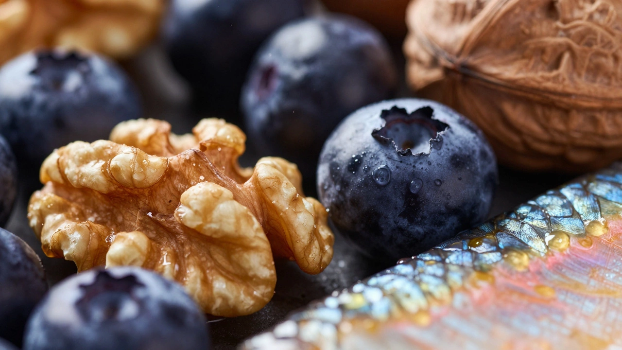 Крупный план рыбы, ягод и орехов для питания мозга